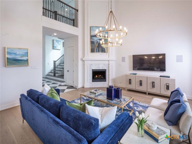 210 Navarro, Boerne, TX 78006