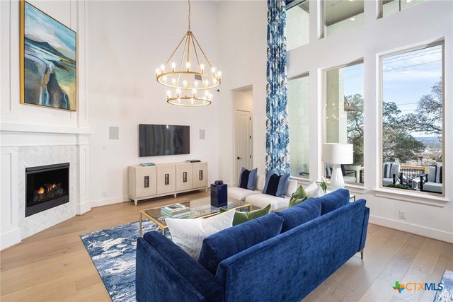 210 Navarro, Boerne, TX 78006