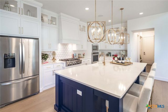210 Navarro, Boerne, TX 78006