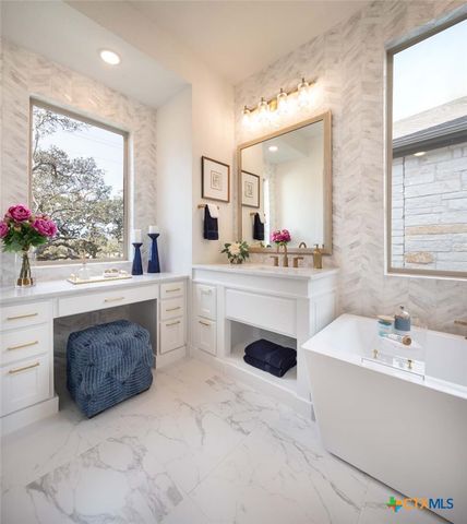 210 Navarro, Boerne, TX 78006