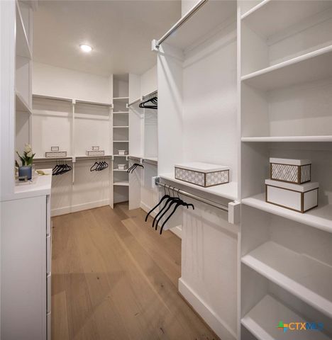210 Navarro, Boerne, TX 78006