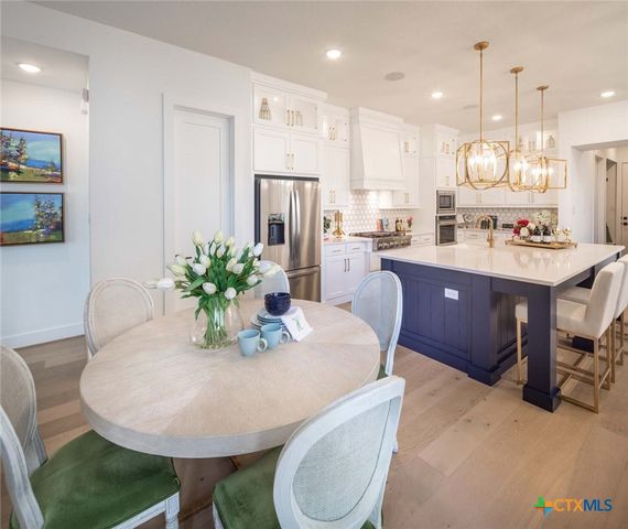 210 Navarro, Boerne, TX 78006