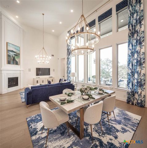 210 Navarro, Boerne, TX 78006