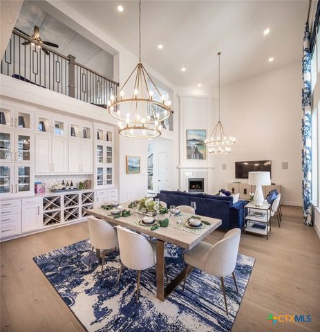 210 Navarro, Boerne, TX 78006
