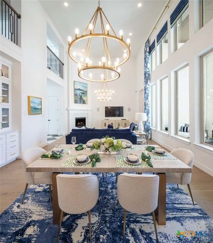210 Navarro, Boerne, TX 78006