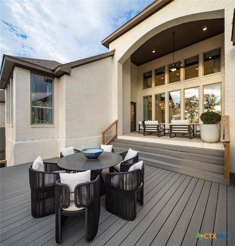 210 Navarro, Boerne, TX 78006