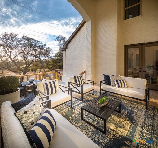 210 Navarro, Boerne, TX 78006