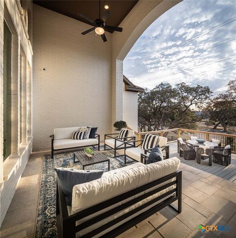 210 Navarro, Boerne, TX 78006