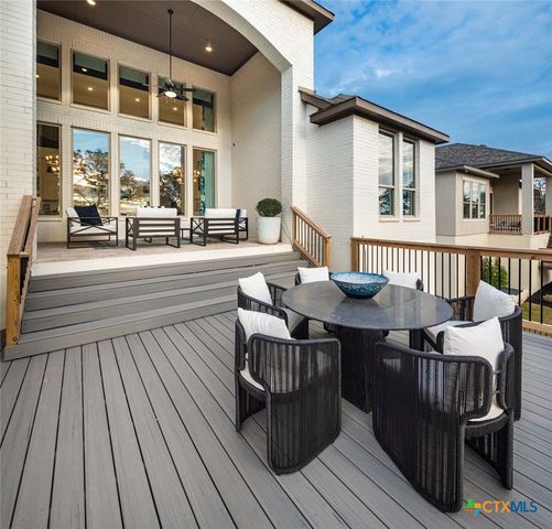 210 Navarro, Boerne, TX 78006