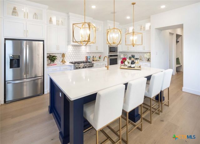 210 Navarro, Boerne, TX 78006