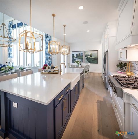210 Navarro, Boerne, TX 78006