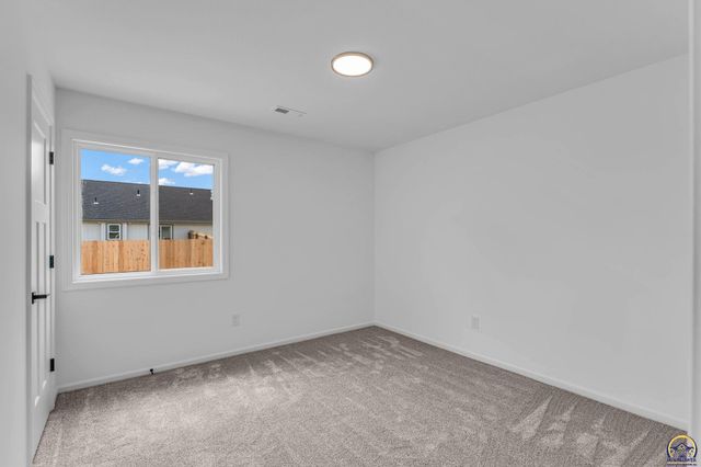 1921 NW Waldo Way, Topeka, KS 66608