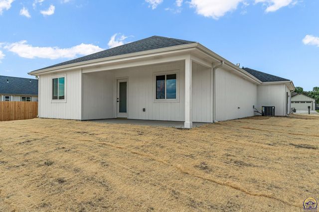 1921 NW Waldo Way, Topeka, KS 66608