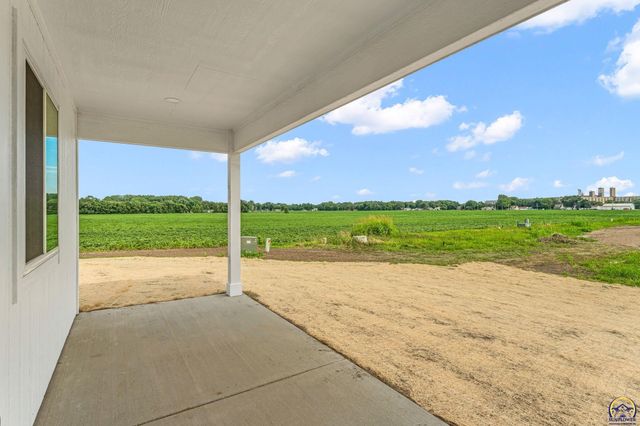 1921 NW Waldo Way, Topeka, KS 66608