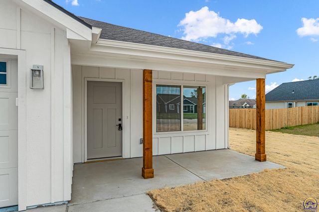 1921 NW Waldo Way, Topeka, KS 66608