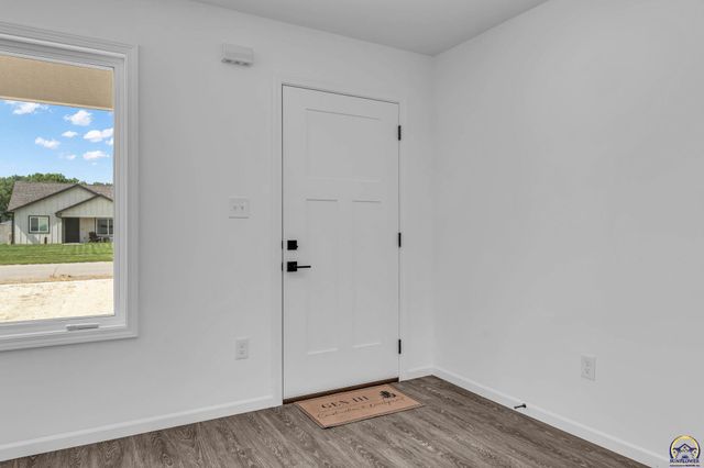1921 NW Waldo Way, Topeka, KS 66608