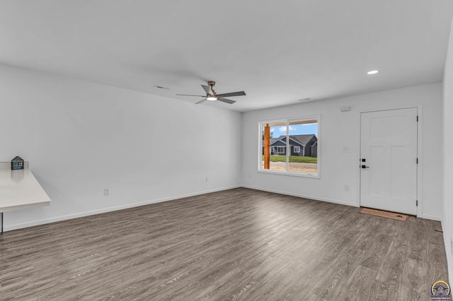 1921 NW Waldo Way, Topeka, KS 66608