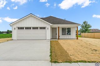 1921 NW Waldo Way, Topeka, KS 66608