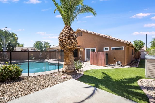 1371 S Saguaro Street, Gilbert, AZ 85233