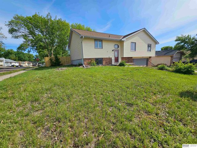 820 Spruce Street, Papillion, NE 68046