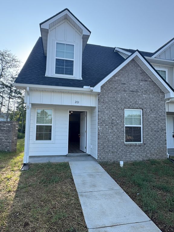 201 Mountaindale Dr, Smyrna, TN 37167