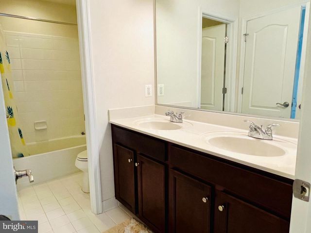 24823 BARRINGTON GROVE CT, Aldie, VA 20105