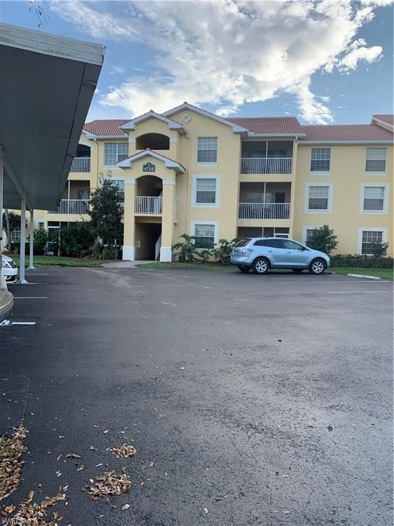 4710 Saint Croix LN # 238, Naples, FL 34109