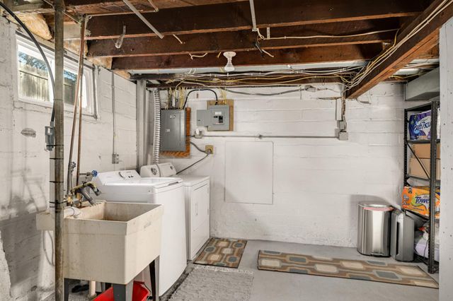 3918 Xenia Avenue N, Robbinsdale, MN 55422