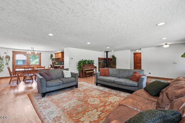 16025 Sunset Lane, La Pine, OR 97739