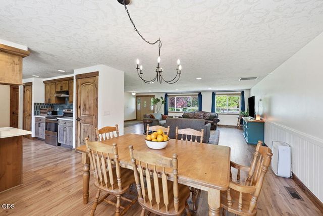 16025 Sunset Lane, La Pine, OR 97739