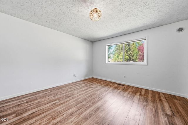16025 Sunset Lane, La Pine, OR 97739