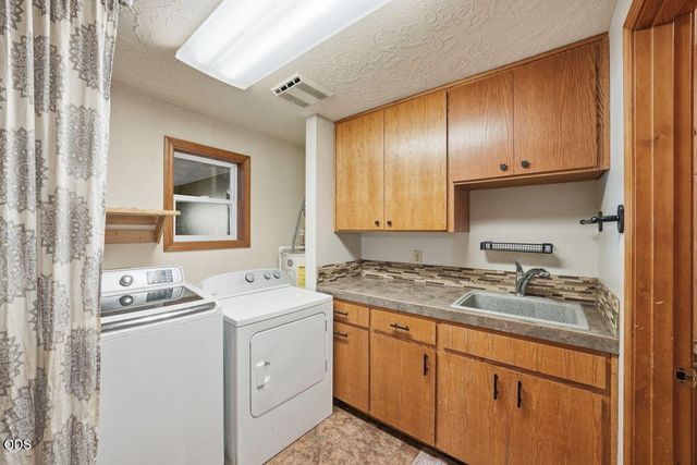 16025 Sunset Lane, La Pine, OR 97739