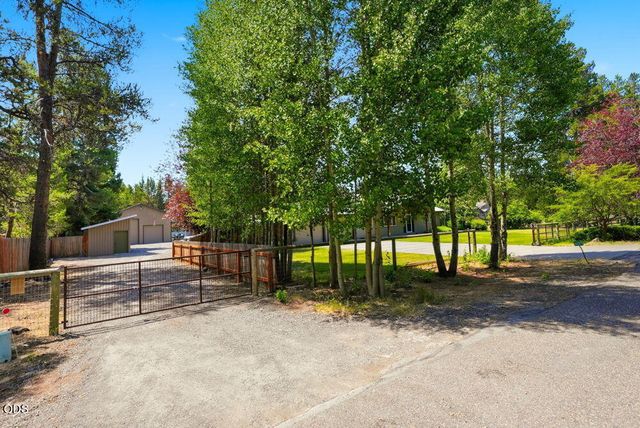 16025 Sunset Lane, La Pine, OR 97739