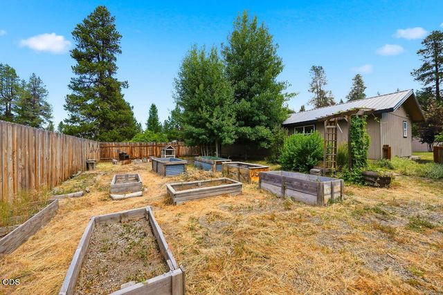 16025 Sunset Lane, La Pine, OR 97739