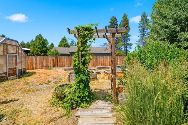 16025 Sunset Lane, La Pine, OR 97739