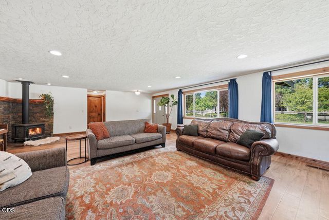 16025 Sunset Lane, La Pine, OR 97739