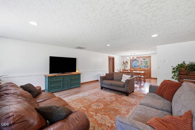 16025 Sunset Lane, La Pine, OR 97739