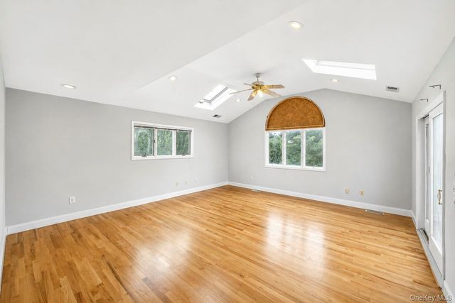 18 Dexter Lane, Kings Park, NY 11754