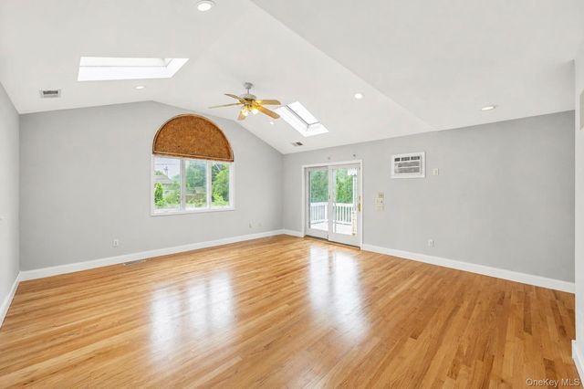 18 Dexter Lane, Kings Park, NY 11754