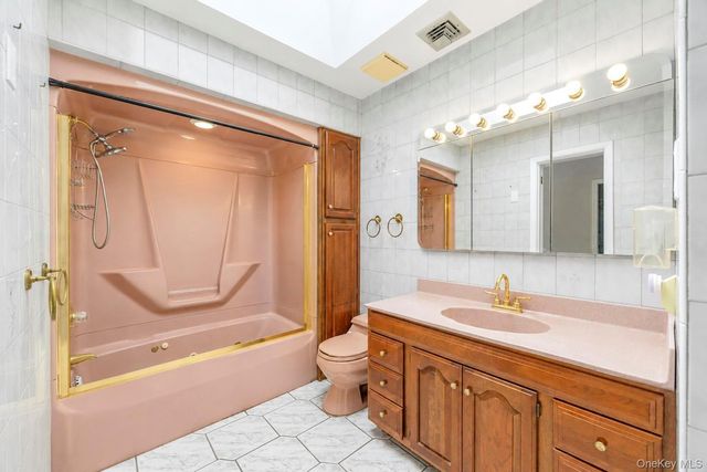 18 Dexter Lane, Kings Park, NY 11754