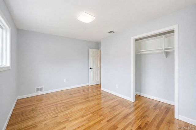 18 Dexter Lane, Kings Park, NY 11754