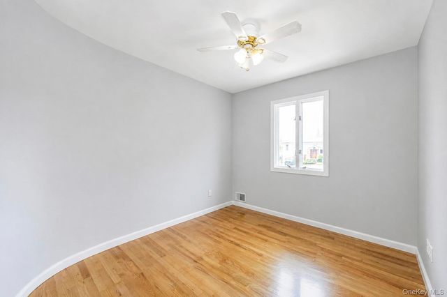 18 Dexter Lane, Kings Park, NY 11754
