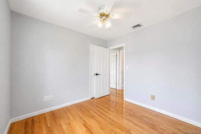 18 Dexter Lane, Kings Park, NY 11754