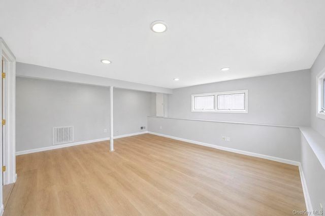 18 Dexter Lane, Kings Park, NY 11754