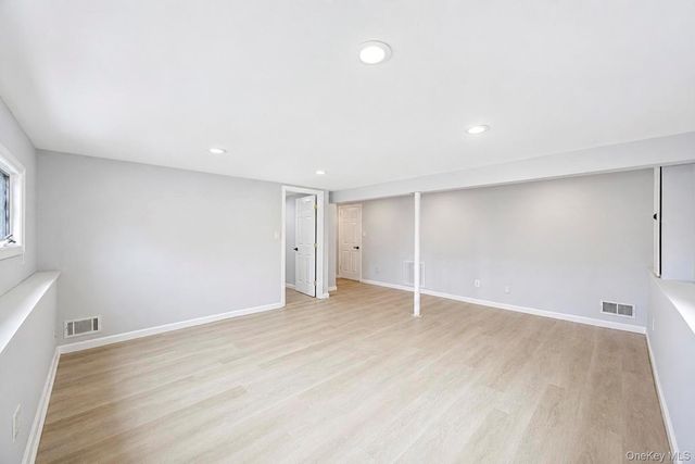 18 Dexter Lane, Kings Park, NY 11754
