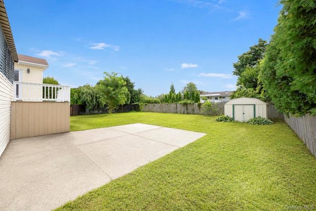 18 Dexter Lane, Kings Park, NY 11754
