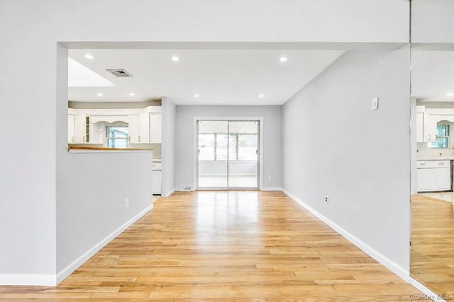 18 Dexter Lane, Kings Park, NY 11754