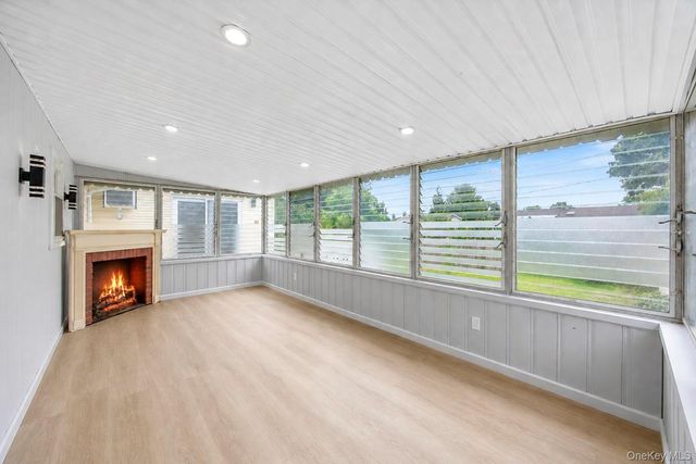 18 Dexter Lane, Kings Park, NY 11754
