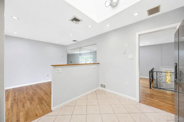 18 Dexter Lane, Kings Park, NY 11754