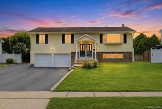 18 Dexter Lane, Kings Park, NY 11754